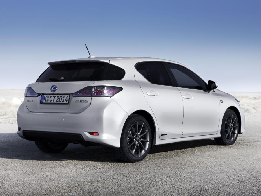  Lexus CT200h F-Sport 2011 года  (EU) (фото 15 из 16)